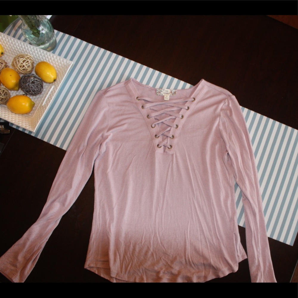 FINAL Sale! 💋Pink Lace up top
